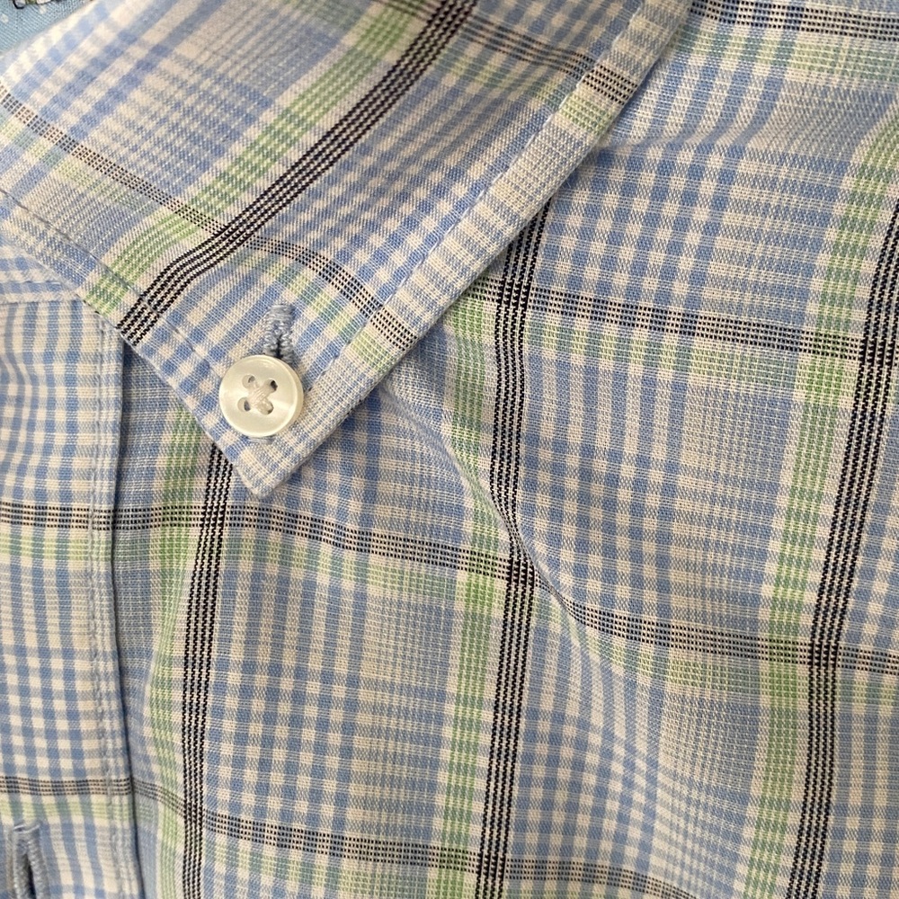 Van Heusen Never Tuck Men’s Med Runs Small Lt Blue Plaid Button Down Shirt - Picture 14 of 14